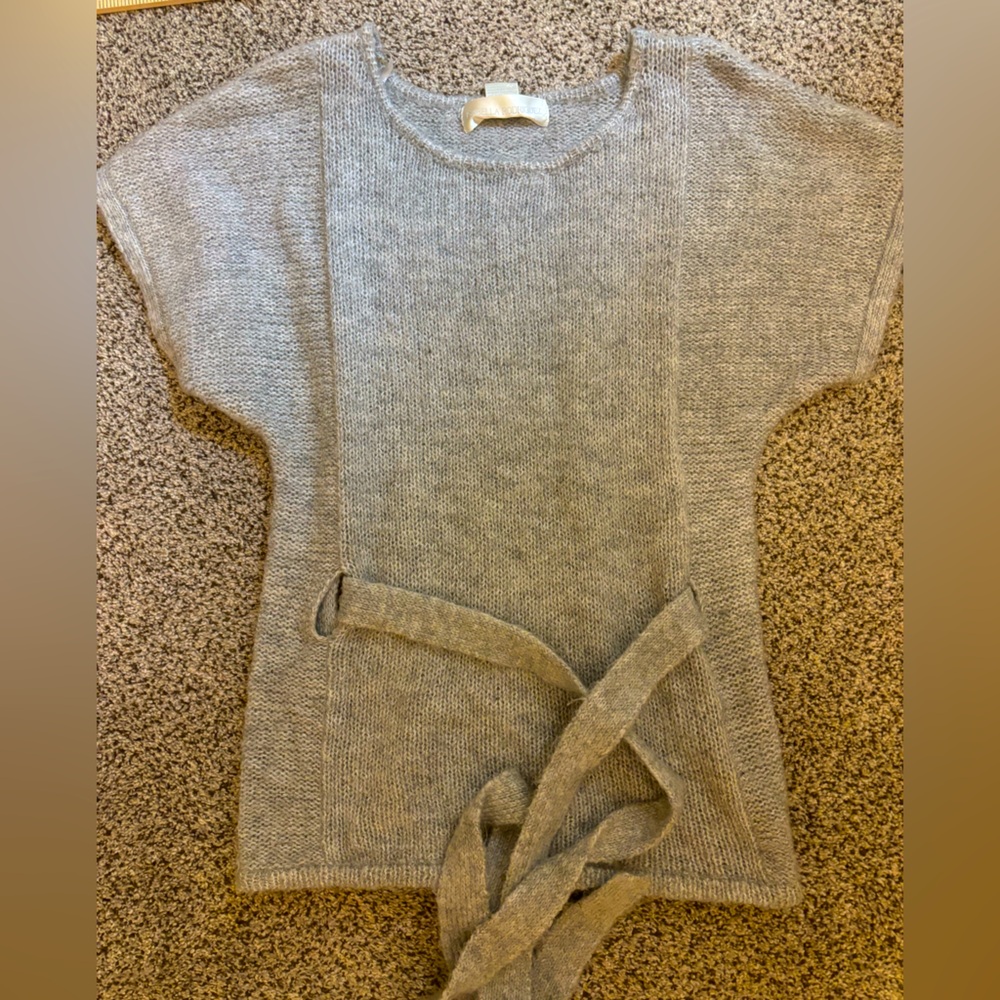 Short-sleeve gray sweater with belt. Size 10 women’s.